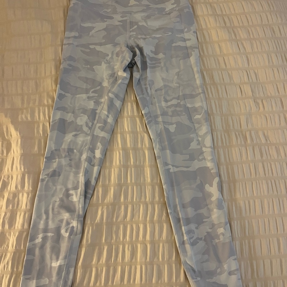 lululemon athletica Light Gray Camouflage Leggings size 4